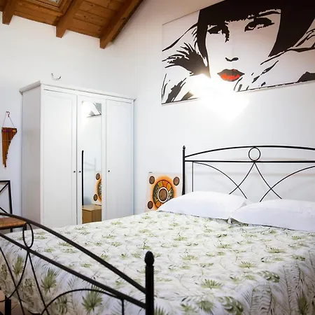 Pop Art - Apartment With Private Garden Gattico