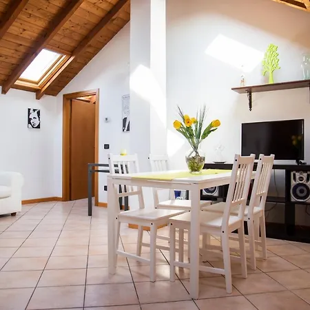 Appartement Pop Art - Apartment With Private Garden Gattico